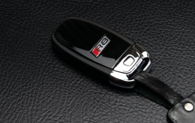 Розрядився ключ від авто: ось як завести машину без виклику допомоги