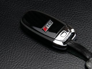 Розрядився ключ від авто: ось як завести машину без виклику допомоги