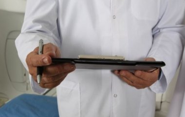 Лікар назвав причини шуму у вухах