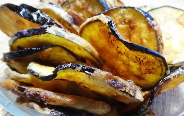 Легкая закуска: пошаговый рецепт чипсов из баклажанов