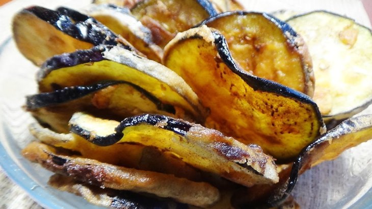 Легкая закуска: пошаговый рецепт чипсов из баклажанов