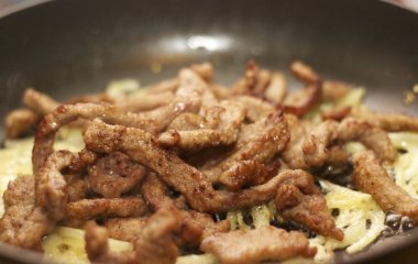 Как быстро приготовить бефстроганов из свинины? 