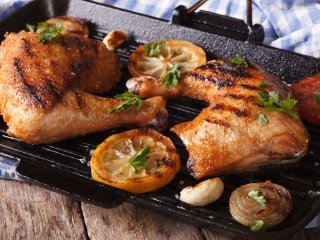 Вкусное блюдо на ужин: как правильно приготовить куриные ножки на сковороде