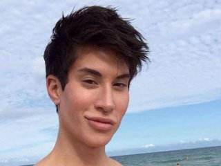 Продолжу, пока губы не лопнут: мужчина потратил $100 тысяч, чтобы походить на куклу (видео)