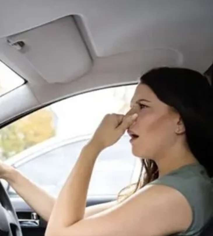 Четыре способа, как избавиться от неприятного запаха в автомобиле