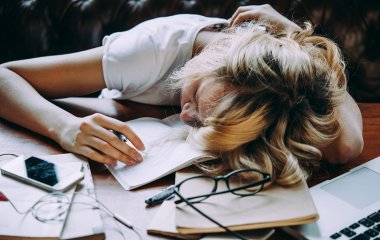 Психолог перерахувала шкідливі звички, які згодом псують життя