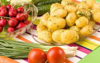 Как вкусно приготовить молодую картошку: 3 невероятных рецепта