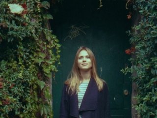 Анна Кошмал розсекретила початок стосунків із таємничим чоловіком і показала небачені фото із заручин