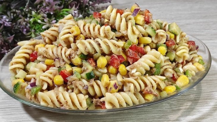 Рецепт нереально вкусного салата с макаронами.
