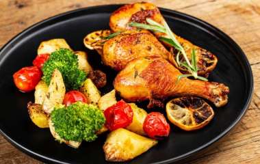 Рецепт куриных бедер на сковороде: гарнир не понадобится