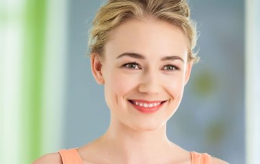 Оксана Акиньшина вышла в свет без макияжа