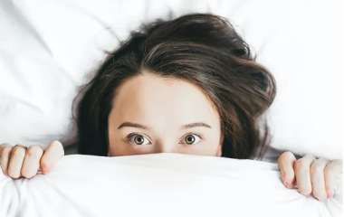 Что делать, чтобы во сне не появлялись морщины: 3 простых бьюти-правила