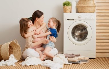 Що робити перед пранням, щоб одяг пахнув свіжістю: 9 простих трюків