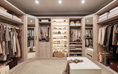 Как обустроить гардеробную комнату?
