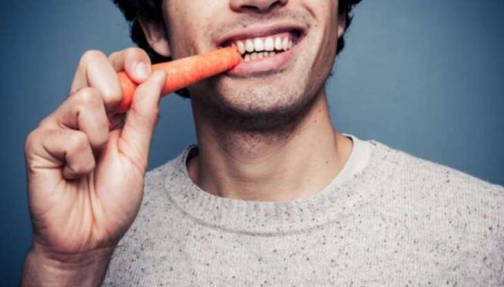 Медики назвали п'ять корисних продуктів для здоров'я зубів та порожнини рота