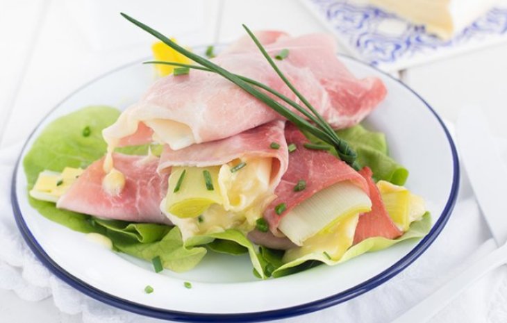 Рулетики с луком-порей и камамбером