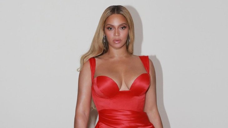 Бейонсе и Крис Дженнер носят одинаковые платья