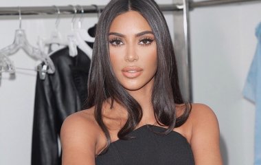 Ким Кардашьян гордо позирует топлес, игнорируя слухи о воссоединении с мужем