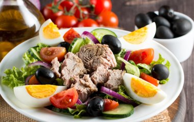 Салат с консервированным тунцом