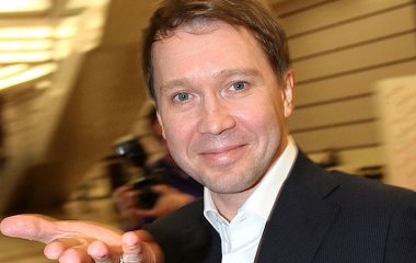 В сети появились первые фото сына Евгения Миронова от суррогатной матери