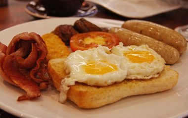 Названо продукти, які краще не вживати дітям