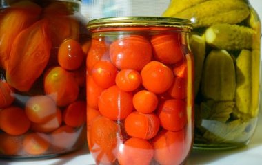 Нарколог застеріг від використання маринадів з оцтом у боротьбі з похміллям