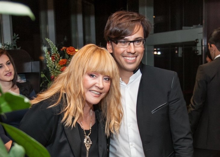 Максим Галкин показал новое фото Аллы Пугачевой с ее дочерьми Кристиной и Лизой