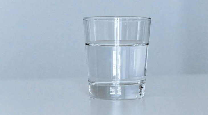 Дієтолог розповіла про оптимальний обсяг споживання води на день