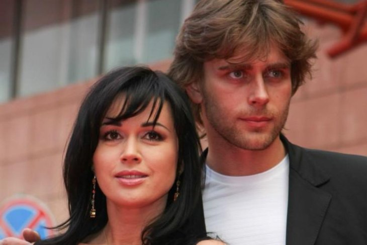 Муж Анастасии Заворотнюк уехал из России