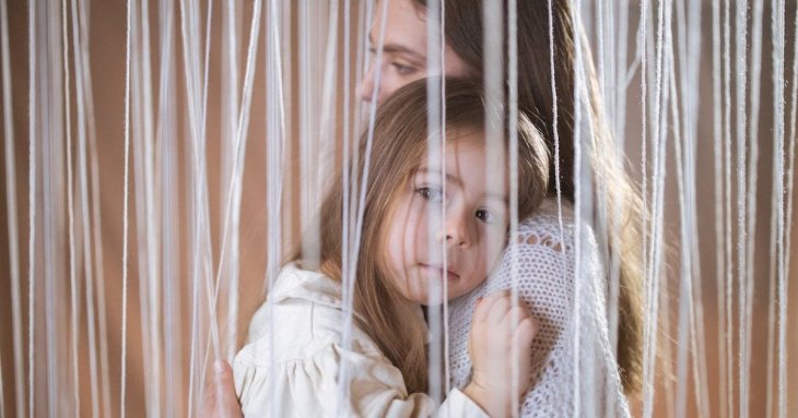 Як правильно сказати дитині про загибель близького на війні: поради психологині