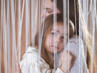 Як правильно сказати дитині про загибель близького на війні: поради психологині