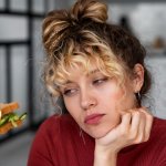 Диетолог рассказала, как избежать ночных приступов голода
