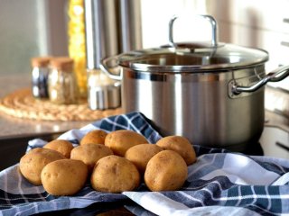 Почему полезно есть картошку с кожурой: ответ врача