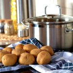 Почему полезно есть картошку с кожурой: ответ врача