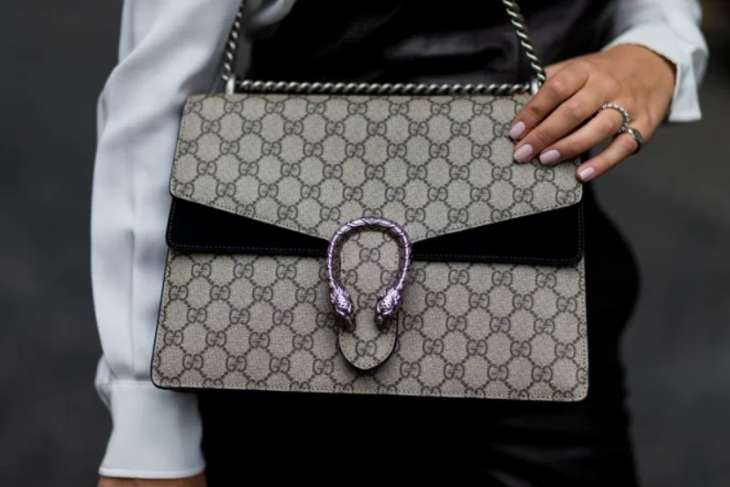 Виртуальную сумку Gucci продали дороже, чем настоящую