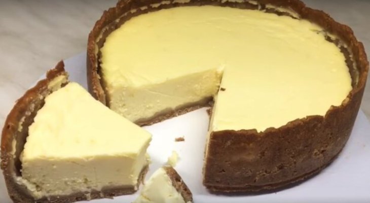 Справится любая хозяйка: как приготовить классический чизкейк из доступных продуктов