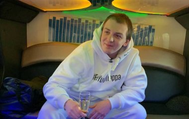 Рэпер Yung Trappa потерял зубы, врезавшись на кроссовере в пикап