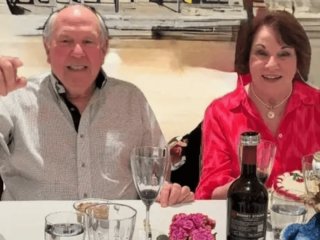 Родина благає про допомогу: над океаном зник літак із пенсіонерами та їхніми онуками