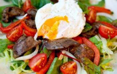 Теплый салат из куриной печени