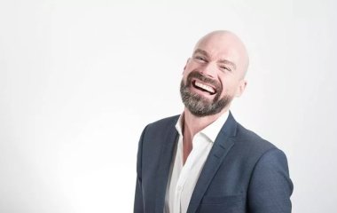 Сам виноват: врач рассказал, как мужчины сами себя лишают пышной шевелюры