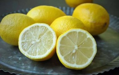 Імунолог: як насправді впливають на імунітет лимон та часник?