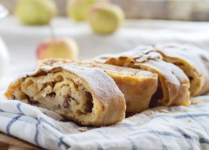 Бюджетный яблочный штрудель без яиц и масла
