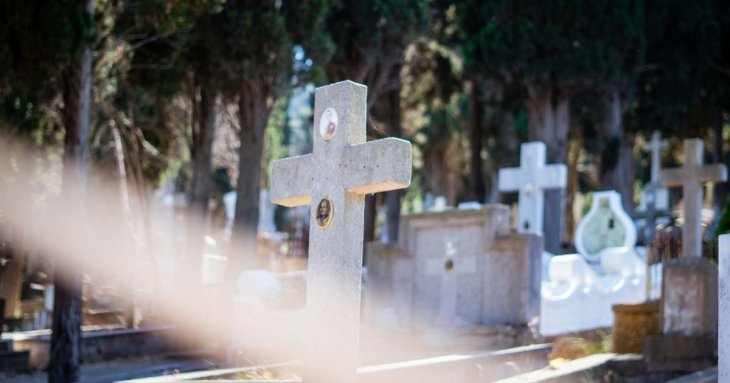 Проводи-2026: священик пояснив, що не варто приносити на цвинтар і чому