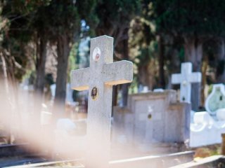 Проводи-2026: священик пояснив, що не варто приносити на цвинтар і чому