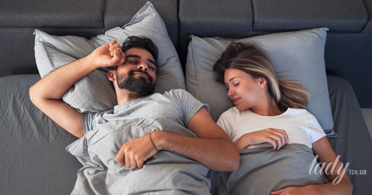 Хропіння у партнера може попередити про смертельний розлад сну: що варто знати