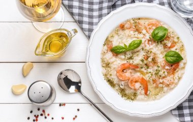 Готовим романтический ужин для двоих: ризотто с креветками, пармезаном и белым вином
