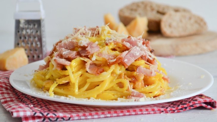 Як приготувати пасту карбонару з куркою: блюдо за 15 хвилин