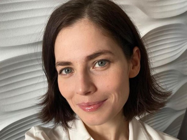 Юлия Снигирь надела стильный костюм и показала, что такое женственность