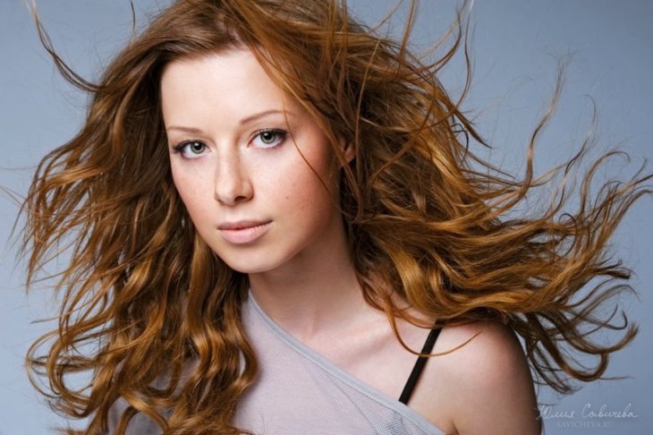 Юлия Савичева уверена, что на трудности нужно реагировать смехом