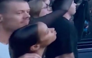 Гарри Стайлс вышел с новой прической. Куда делись волосы